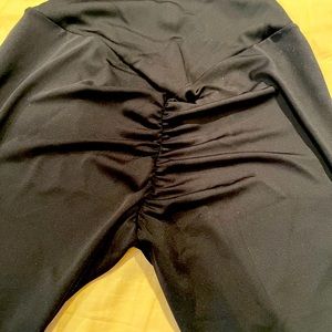 GymShark Black leggings with scrunch